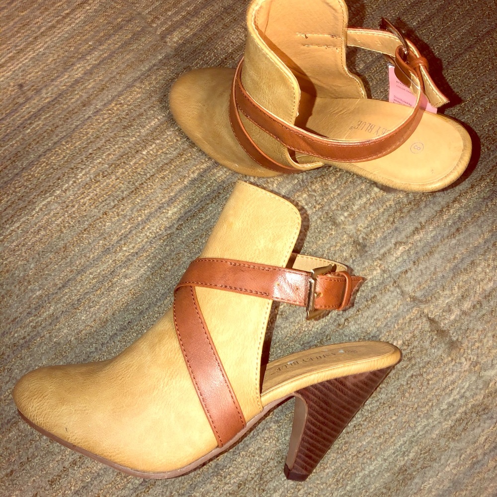 New Women Booties size 8